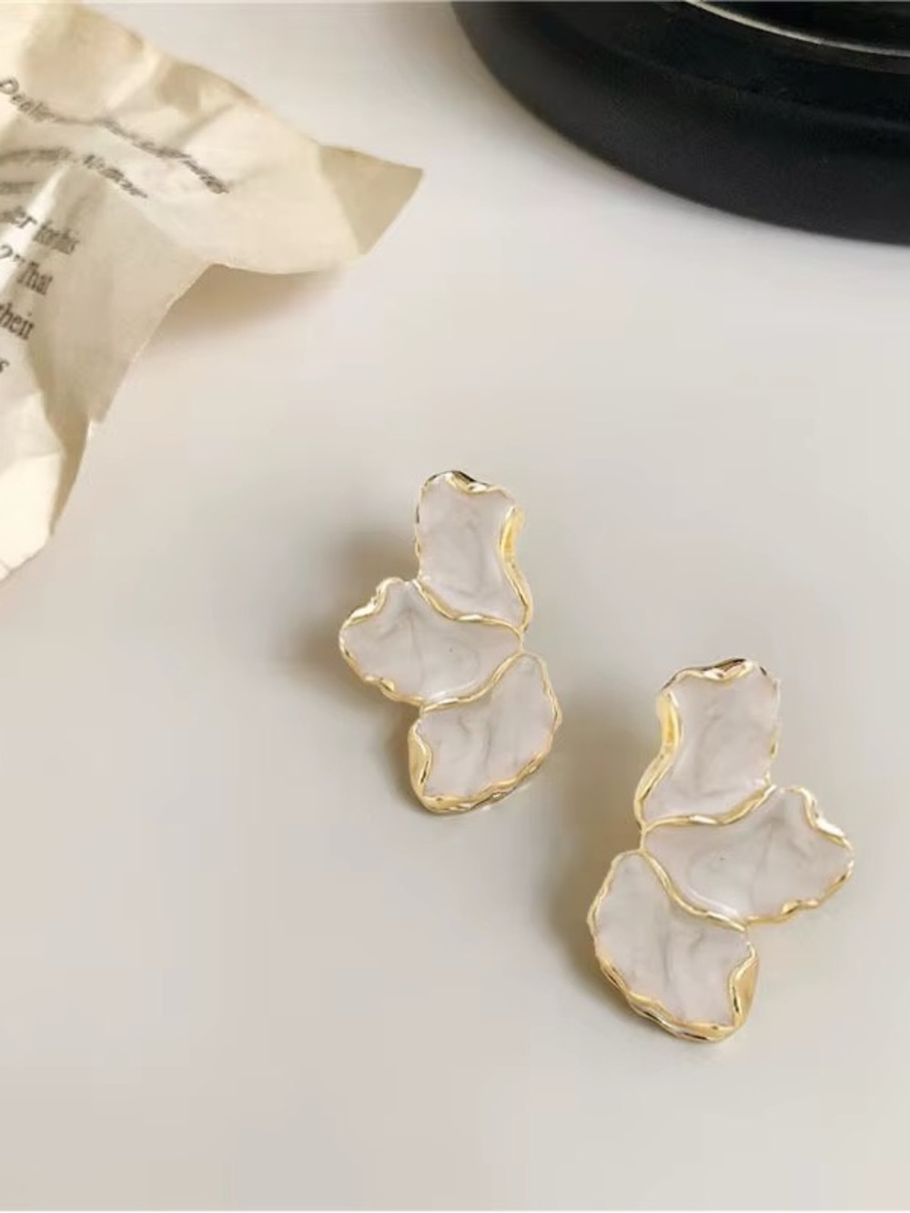 *** Beautiful Gold-Trim White Petal Stud Earrings